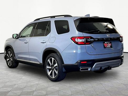 Used 2025 Honda Pilot Touring image 4