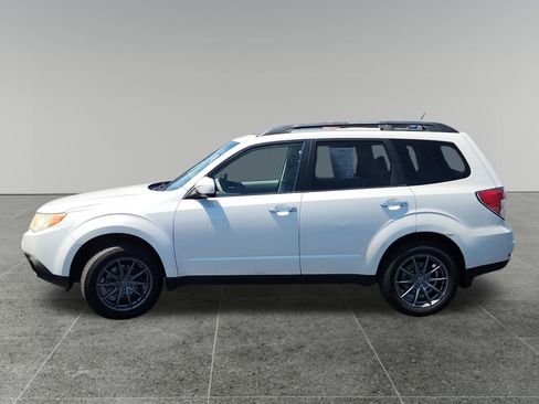 Used 2011 Subaru Forester 2.5X Premium w/ All-Weather Pkg AWD/4WD image 4