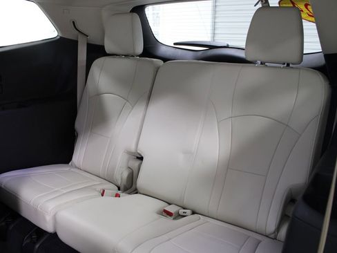 Used 2024 Buick Enclave Essence w/ Technology Package image 26