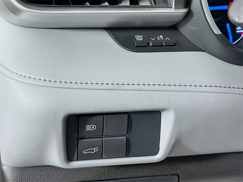 Certified 2021 Toyota Highlander XLE image 10