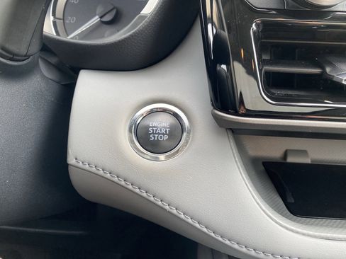 Used 2023 Toyota Highlander XLE image 17