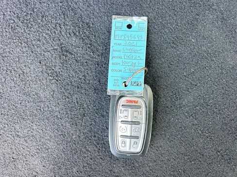 Used 2021 Chrysler Pacifica Touring-L FWD image 37