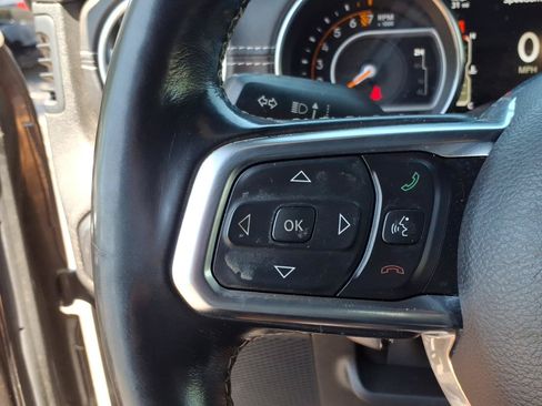 Used 2019 Jeep Wrangler Unlimited Sahara AWD/4WD image 24