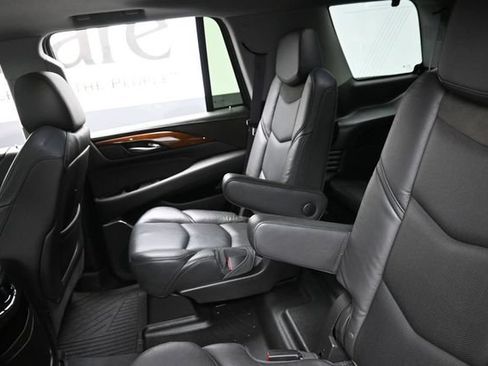 Used 2017 Cadillac Escalade Luxury AWD/4WD image 23