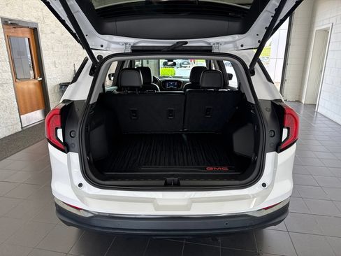 Used 2024 GMC Terrain AT4 AWD/4WD image 9