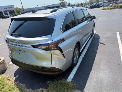 Certified 2025 Toyota Sienna XLE w/ XLE Plus Package AWD/4WD image 7