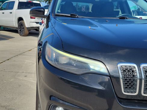 Used 2019 Jeep Cherokee Latitude Plus w/ Cold Weather Group AWD/4WD image 7
