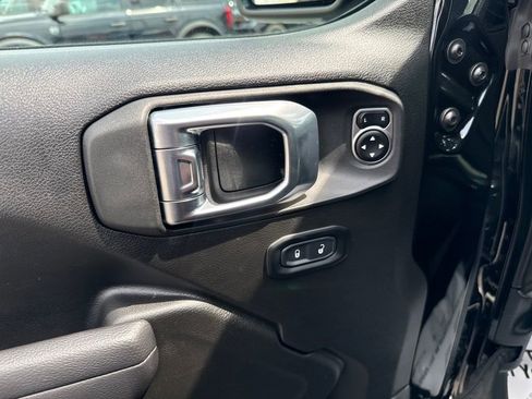 Used 2024 Jeep Wrangler Unlimited AWD/4WD image 7