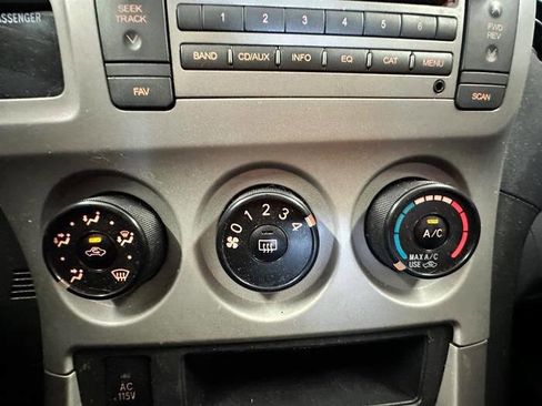 Used 2010 Pontiac Vibe w/ Preferred Package FWD image 39