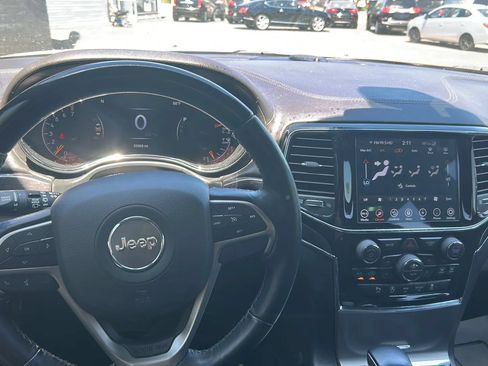 Used 2020 Jeep Grand Cherokee Overland AWD/4WD image 33