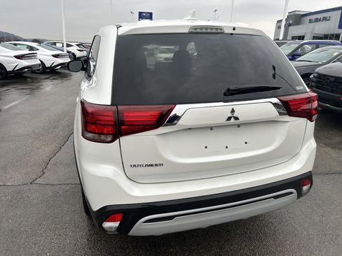 Used 2020 Mitsubishi Outlander LE image 11