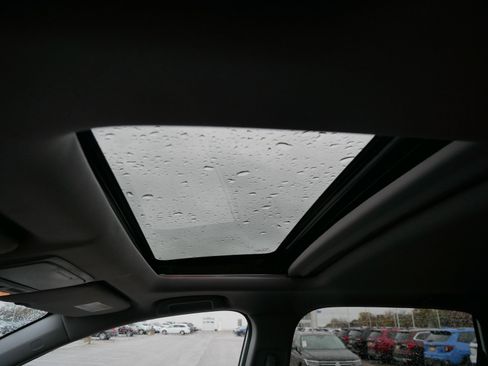 Used 2018 Honda CR-V Touring image 32