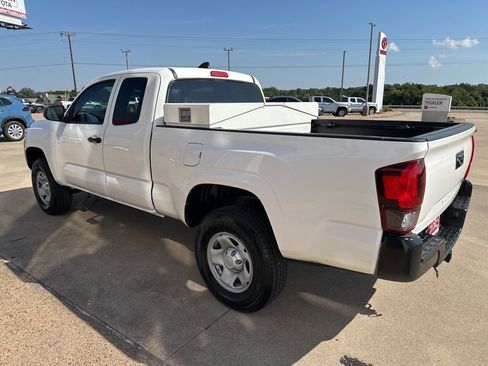 Used 2020 Toyota Tacoma SR image 5