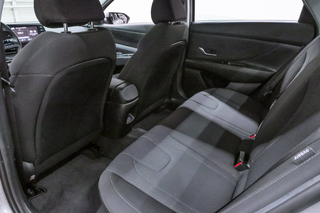 Certified 2026 Hyundai Elantra SE FWD image 10