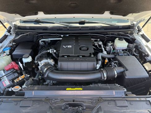 Used 2022 Nissan Frontier SV AWD/4WD image 39