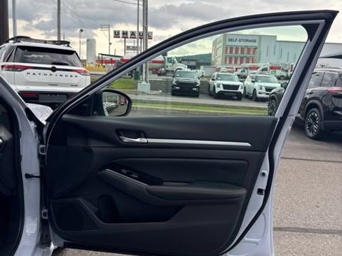 Certified 2025 Nissan Altima 2.5 SR FWD image 14