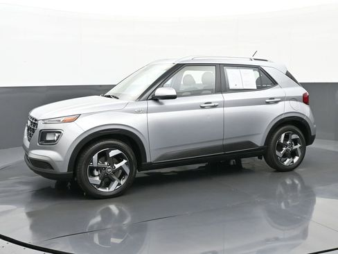 Certified 2025 Hyundai Venue SEL FWD image 7