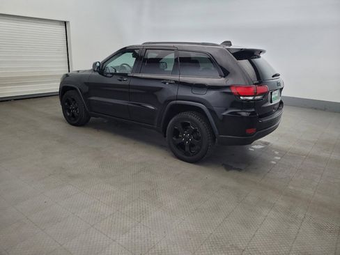 Used 2019 Jeep Grand Cherokee Laredo AWD/4WD image 3