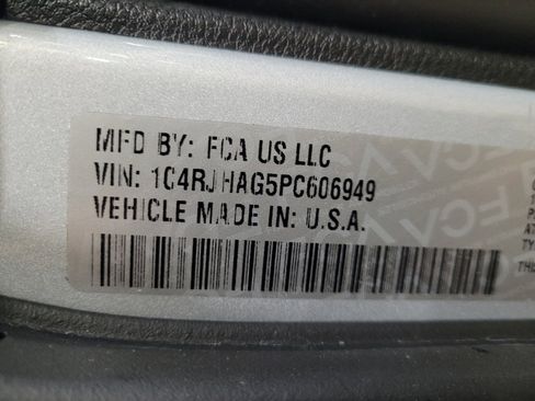 Used 2023 Jeep Grand Cherokee Laredo image 33