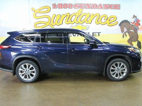 Used 2021 Toyota Highlander Limited image 1