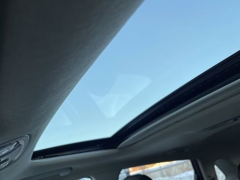 Used 2019 Kia Niro Touring image 12