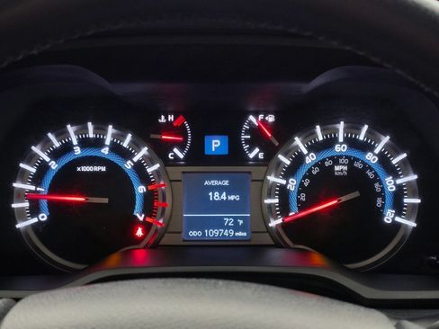 Used 2018 Toyota 4Runner SR5 AWD/4WD image 23