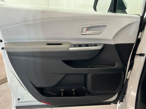New 2026 Toyota Sienna LE FWD image 14