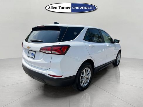 Used 2024 Chevrolet Equinox LS w/ LS Convenience Package FWD image 4