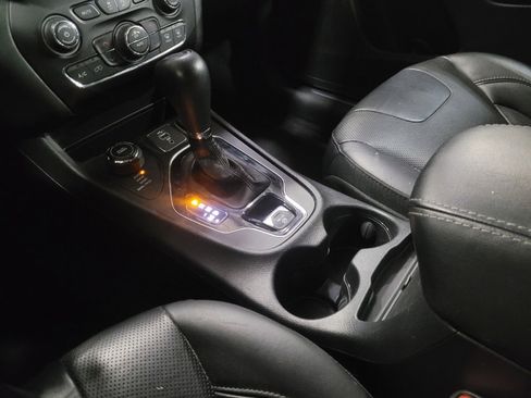 Used 2019 Jeep Cherokee Limited AWD/4WD image 26