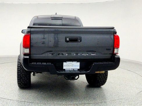 Used 2018 Toyota Tacoma SR5 image 6