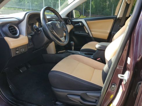 Used 2018 Toyota RAV4 XLE FWD image 17