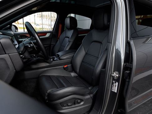 Used 2024 Porsche Cayenne Coupe AWD/4WD image 30