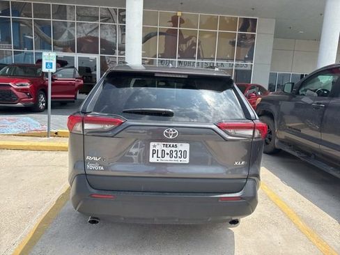 Used 2021 Toyota RAV4 XLE Premium FWD image 7