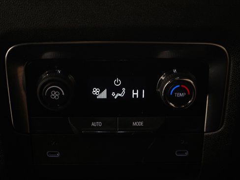 Used 2025 Chevrolet Tahoe LT AWD/4WD image 18