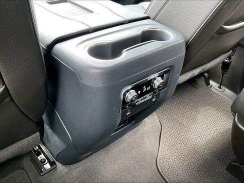 Used 2022 GMC Yukon Denali w/ Denali Premium Package AWD/4WD image 10