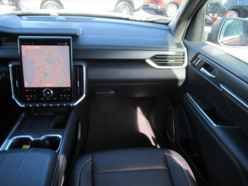 Used 2025 GMC Acadia Elevation image 13