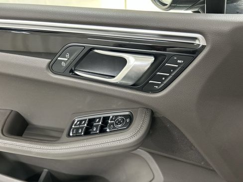 Certified 2023 Porsche Macan AWD/4WD image 11