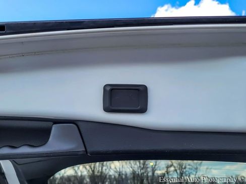Used 2021 Toyota RAV4 SE w/ Weather & Moonroof Package AWD/4WD image 28