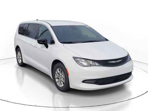 New 2026 Chrysler Voyager LX image 2