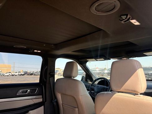 Used 2018 Ford Explorer XLT w/ Equipment Group 202A AWD/4WD image 11