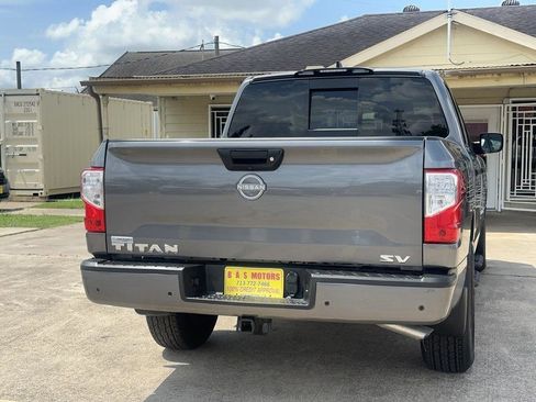 Used 2023 Nissan Titan SV w/ SV Convenience Package RWD image 4
