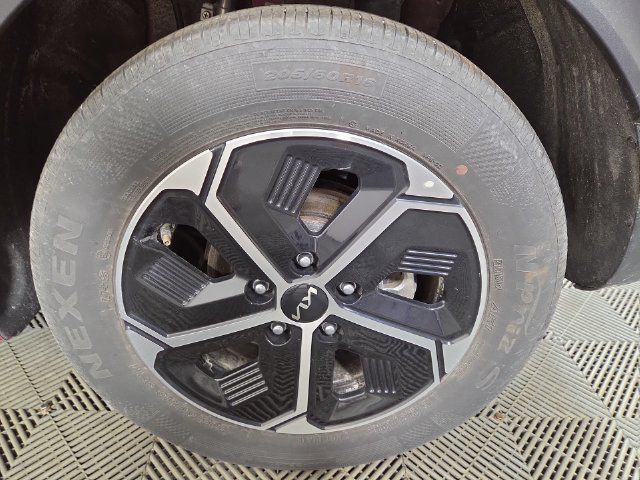 Certified 2025 Kia Niro LX FWD image 10