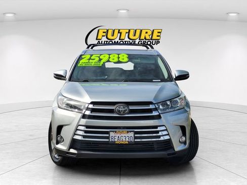 Used 2018 Toyota Highlander Limited Platinum AWD/4WD image 2