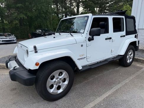 Used 2014 Jeep Wrangler Unlimited Sahara w/ Connectivity Group AWD/4WD image 2