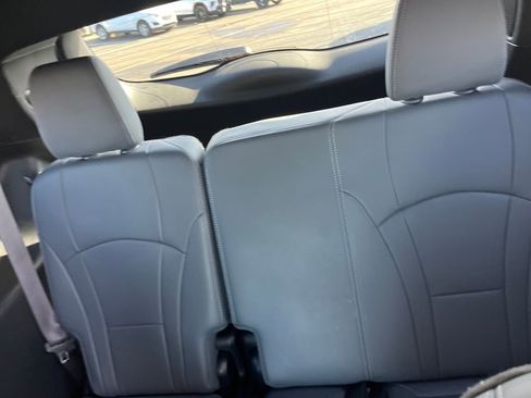 Used 2024 Buick Enclave Premium image 23