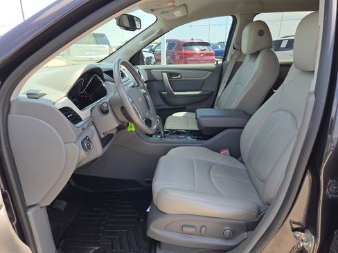 Used 2017 Chevrolet Traverse LT FWD image 9