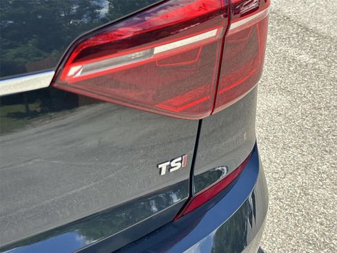 Used 2017 Volkswagen Passat 1.8T R-Line FWD image 32