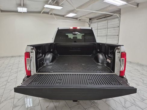 Used 2018 Ford F250 XLT w/ Snow Plow Prep Package image 27