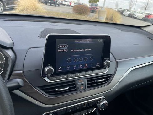 Used 2024 Nissan Altima 2.5 SV image 15