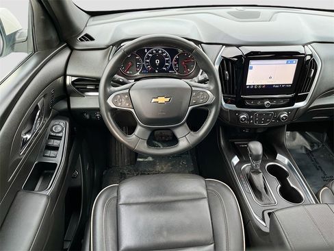 Used 2023 Chevrolet Traverse Premier image 23